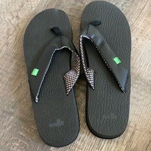 Never worn Sanuk sandals
